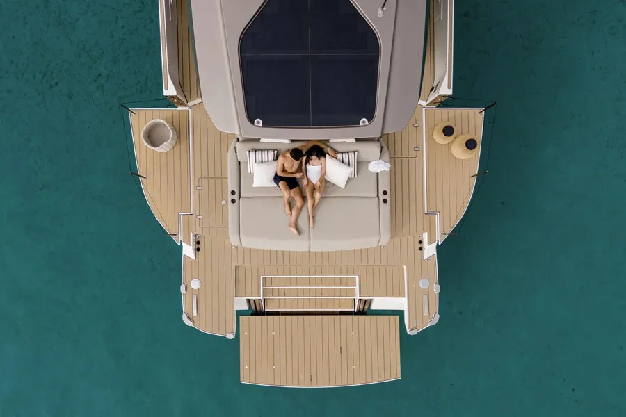 Azimut Seadeck 6: сознательный исполнитель
