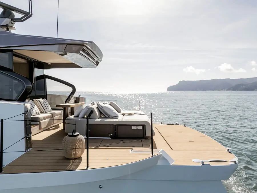 Azimut Seadeck 6: сознательный исполнитель