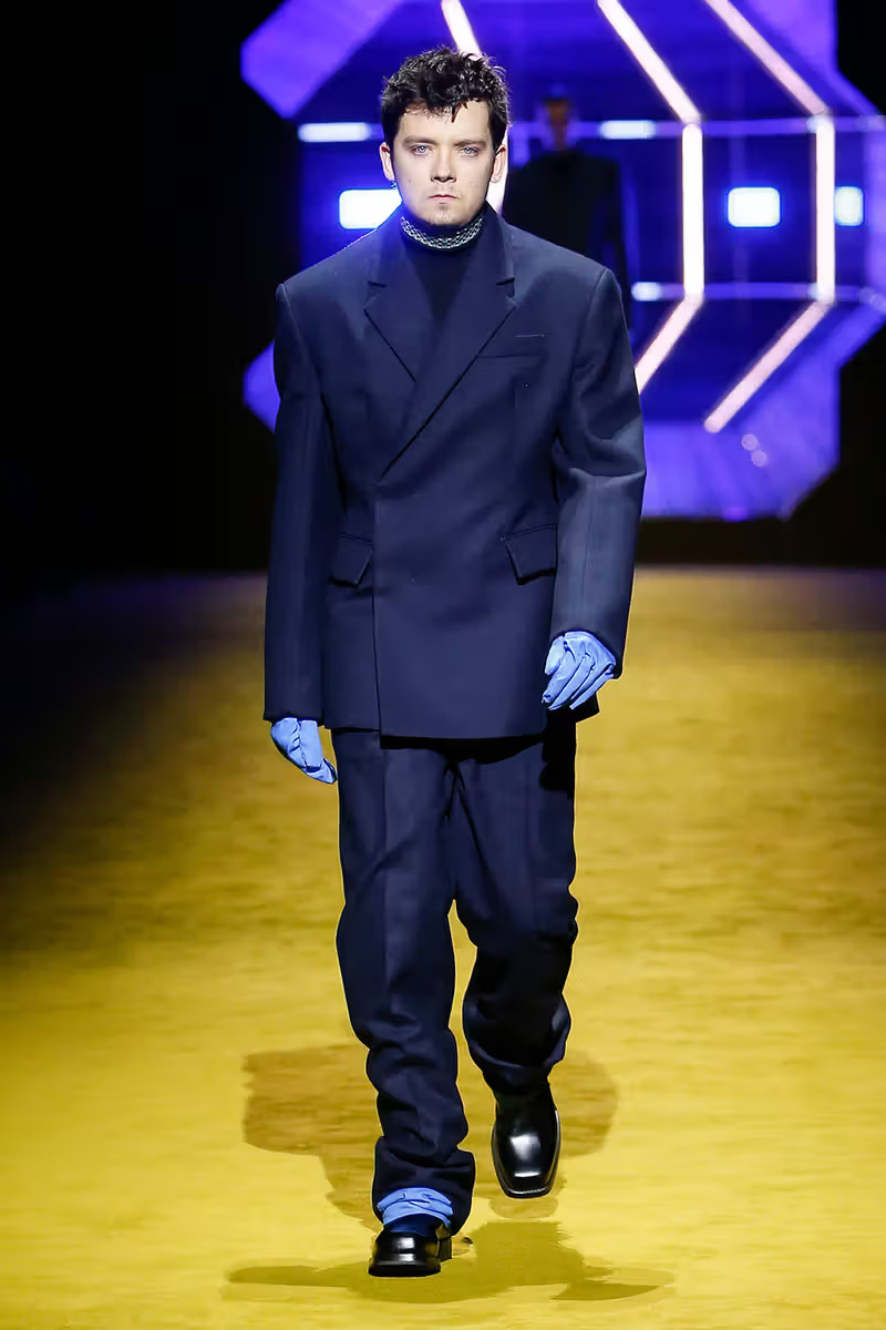 Что нужно знать о предстоящем приобретении Versace компанией Prada